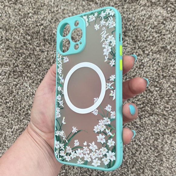 iPhone 15 plus or 15 pro max floral case with mag pack safe charging NEW - Picture 3 of 8